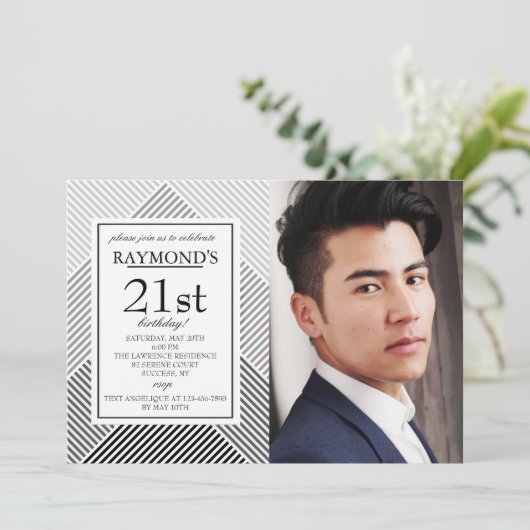 Geometrische achtergrondfotouitnodiging kaart (Staand voorkant)