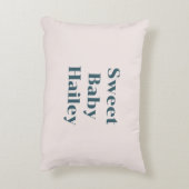 Geometrische bloemen met naam accent kussen (Achterkant (Verticaal))