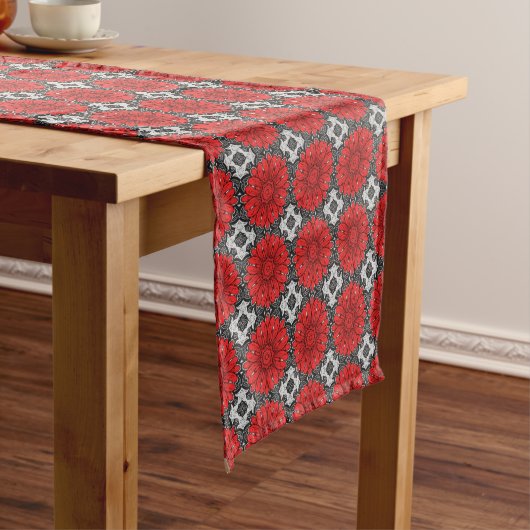 Geometrische Daisy Pattern in Red Black & White Korte Tafelloper (Voorbeeld)