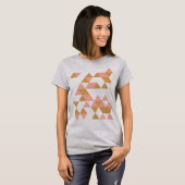 Geometrische driehoek Ontwerp in Blush en Saffron T-shirt (Voorkant volledig)