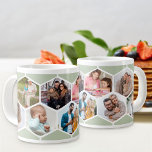 Geometrische fotocollage 9 Afbeelding Sage Green Grote Koffiekop<br><div class="desc">Creëer Uw eigen geometrische fotocollage met 9 van uw favoriete familiefoto's. De fotosjabloon is ingesteld voor u om uw afbeeldingen toe te voegen, die in rijen van links naar rechts werken, om een honingraatpatroon te vormen. Het zeshoekige ontwerp is salie groen en wit - blader door mijn winkel voor meer...</div>