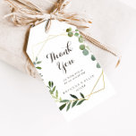 Geometrische Goud Bruin Groene bruiloft Dank u Cadeaulabel<br><div class="desc">Deze geometrische goudbruine groene bruiloft bedanktags zijn perfect voor een eenvoudige huwelijksreceptie. Het ontwerp is voorzien van handgeschilderde mooie groene bladeren in een bruine achtergrond, die een gouden geometrisch lijst sieren. Personaliseer deze labels met een kort bericht, uw namen en uw trouwdatum. U kunt de formulering van deze labels aanpassen...</div>