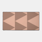 Geometrische grote driehoeken Mocha Mousse Dusty P Bureaumat (Voorkant)