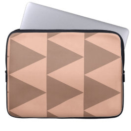 Geometrische grote driehoeken Mocha Mousse Dusty P Laptop Sleeve