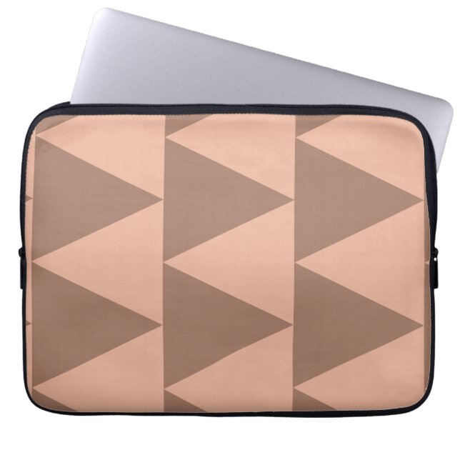 Geometrische grote driehoeken Mocha Mousse Dusty P Laptop Sleeve (Voorkant)