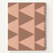 Geometrische grote driehoeken Mocha Mousse Dusty P Notitieboek (Achterkant)