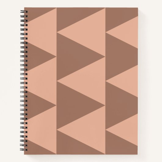 Geometrische grote driehoeken Mocha Mousse Dusty P Notitieboek (Voorkant)