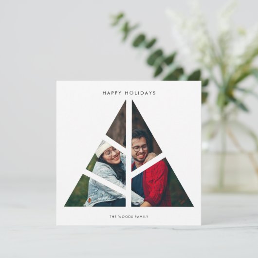 Geometrische Kerstboom Laag Minimalistische Foto Feestdagenkaart (Staand voorkant)