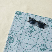 Geometrische Lotus Grid patroon - De witte Lotus Strandlaken (In situ)