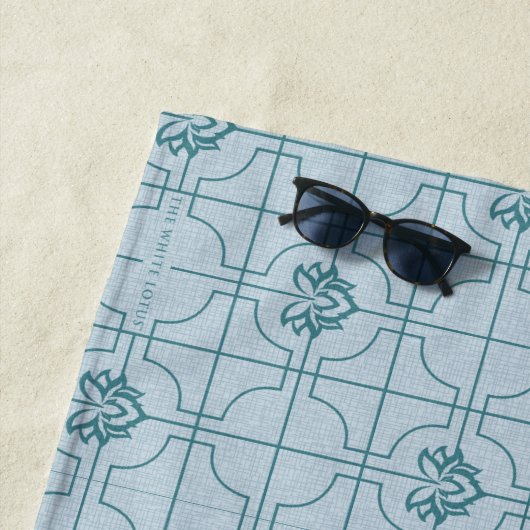 Geometrische Lotus Grid patroon - De witte Lotus Strandlaken (In situ)