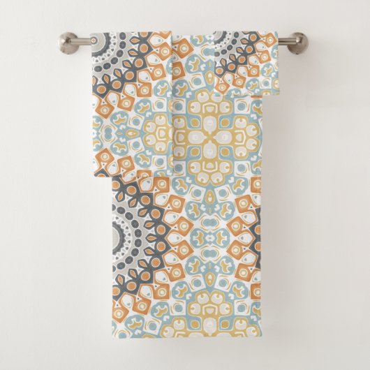 Geometrische mandala in Sinaasappel, grijs en blau Bad Handdoek (Insitu)