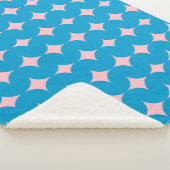 Geometrische middeleeuwse patronen in blauw en roz sherpa deken (3/4)