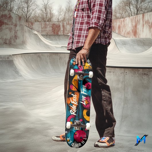 Geometrische Pop Art - Ride Fast, Live Free Persoonlijk Skateboard