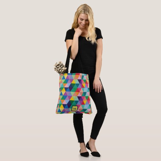 Geometrische regenboogkleuren tote bag (Op model)