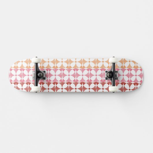 Geometrische rode ikat strepen patroon skateboard (Horizontaal)