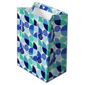 Geometrische sneeuwvlokken - Lichte achtergrond -  Medium Cadeauzakje (Achterkant Gekanteld)