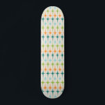geometrische Starbursts Skateboard<br><div class="desc">. Geometrie. Starbursts. Als je van een van deze woorden houdt, is dit retro Geometrische Starbursts Skateboard iets voor jou. Dit moderne ontwerp uit het midden van de eeuw heeft een crème achtergrond met rijen turkoois, limoengroen, sinaasappel en blauwgroen sterrenbeelden. Dit mod-ontwerp past mooi bij de Retro Atomic Mobile Pattern...</div>