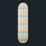 geometrische Starbursts Skateboard<br><div class="desc">. Geometrie. Starbursts. Als je van een van deze woorden houdt, is dit retro Geometrische Starbursts Skateboard iets voor jou. Dit moderne ontwerp uit het midden van de eeuw heeft een crème achtergrond met rijen turkoois, limoengroen, sinaasappel en blauwgroen sterrenbeelden. Dit mod-ontwerp past mooi bij de Retro Atomic Mobile Pattern...</div>