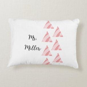Geometrische triangels en naam accent kussen
