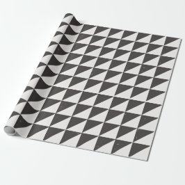 Geometrische, vervaagde zwarte en off-white drieho cadeaupapier