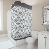 Geometrische vierlobbige patronen gemaakt van zwar douchegordijn (In situ)
