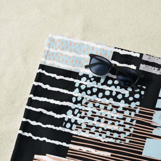 Geometrische vormen en strepen strandlaken (In situ)