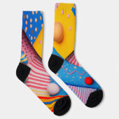 Geometrische vormen in levendige kleuren en vormen sokken (Rechts)