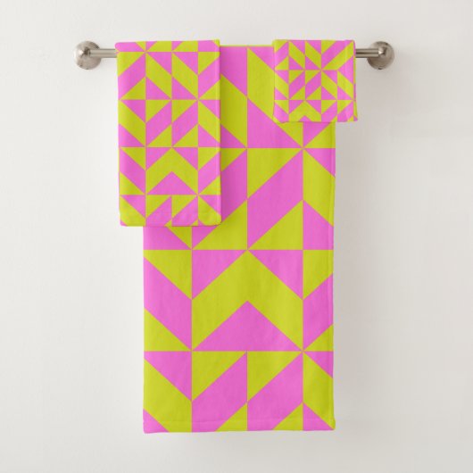 Geometrische vormgeving van hot-roze Limoen Chartr Bad Handdoek (Insitu)