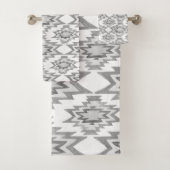 Geometrische Waterverf Boho Gray White Patroon Bad Handdoek (Insitu)