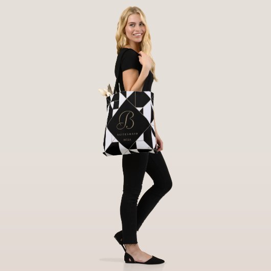 Geometrische zwarte, witte en gouden monogram brui tote bag (Op model)