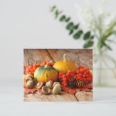 Geoogste pompoenen met valbladeren briefkaart (Staand voorkant)