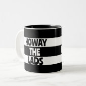 Geordie Howay the Lads Newcastle upon Tyne voetbal Tweekleurige Koffiemok (Voorkant links)