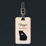 Georgia Map Bagagelabel, Wedding Party Welcome Bagagelabel<br><div class="desc">Deze staatsbagagelabels maken de perfecte bruiloft cadeautjes voor labels of welkome tas labels. Stropdas het aan uw bruidsmaidgiften in plaats van een typisch label van de papiergift, en zij kunnen het voor maanden en jaren gebruiken om te komen. Labels hebben een perzikabrikozenachtergrond. Om het hart bij de trouwplaats te plaatsen,...</div>