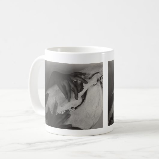 Georgia O'Keefe Hand Mug Koffiemok (Voorkant links)