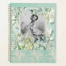 Georgische dame in Zee Moss Green en bladeren.