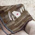 Georgische thuisstaat Gepersonaliseerd hout Kijk u Deken<br><div class="desc">Show een beetje trots op de thuisstaat met deze schattige, rustige houten plank met een deken die "thuis" is voorzien in een wit kalligrafiescript dat met een silhouette kaart van de staat Georgië staat voor de letter "O.". Een roze hartillustratie in de staatskaart voltooit het ontwerp; u kunt de positie...</div>