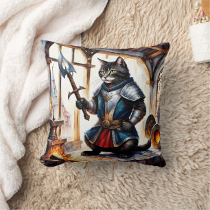 Gepantserde kat houdt speer in Blacksmith Workshop Kussen