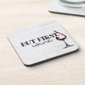 Gepantserde rode wijn op gewitwaserd hout bier onderzetter (Linkerzijde)