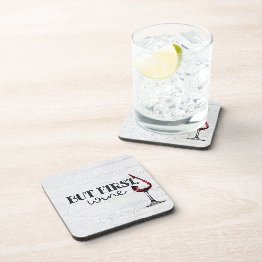 Gepantserde rode wijn op gewitwaserd hout bier onderzetter (Rechterzijde)