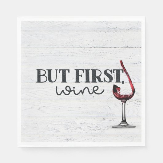 Gepantserde rode wijn op gewitwaserd hout servet (Voorkant)