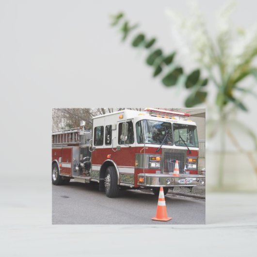 Geparkeerde Red Fire Engine Briefkaart (Staand voorkant)