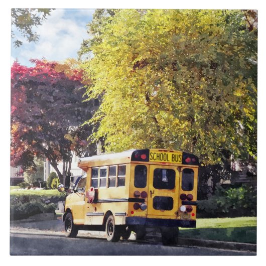 Geparkeerde schoolbus in de herfst tegeltje (Voorkant)