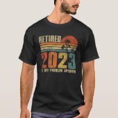 Gepensioneerd 2023 Mijn probleem is nog grappiger  T-shirt (Voorkant)