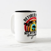 Gepensioneerd 2024 Mijn probleem niet meer, meer p Tweekleurige Koffiemok (Voorkant links)