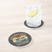 Gepensioneerd 2024 Mijn probleem niet meer, meer p Zandsteen Onderzetter (Zijkant)