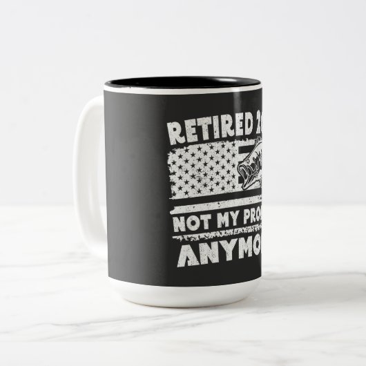 Gepensioneerd 2024 niet mijn probleem meer grappig tweekleurige koffiemok (Voorkant links)