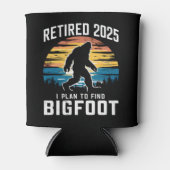 Gepensioneerd 2025 Ik ben van plan om Bigfoot pens Blikjeskoeler (Voorkant)