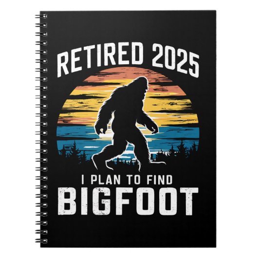 Gepensioneerd 2025 Ik ben van plan om Bigfoot pens Notitieboek (Voorkant)