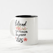 Gepensioneerd 2025 Mannen Vrouwen Humor Tweekleurige Koffiemok (Voorkant links)