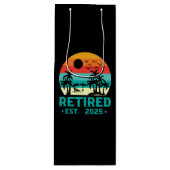 Gepensioneerd 2025 wijn cadeautas (Voorkant)